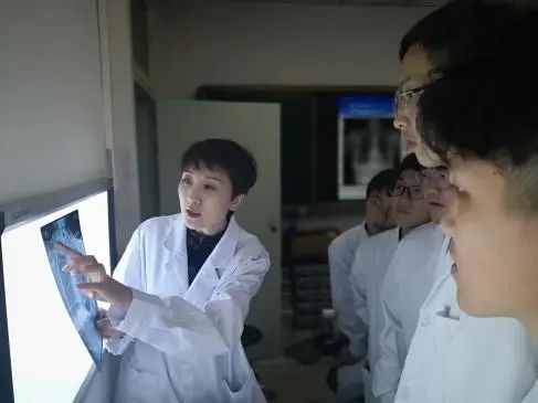 任津瑶.jpg 图片